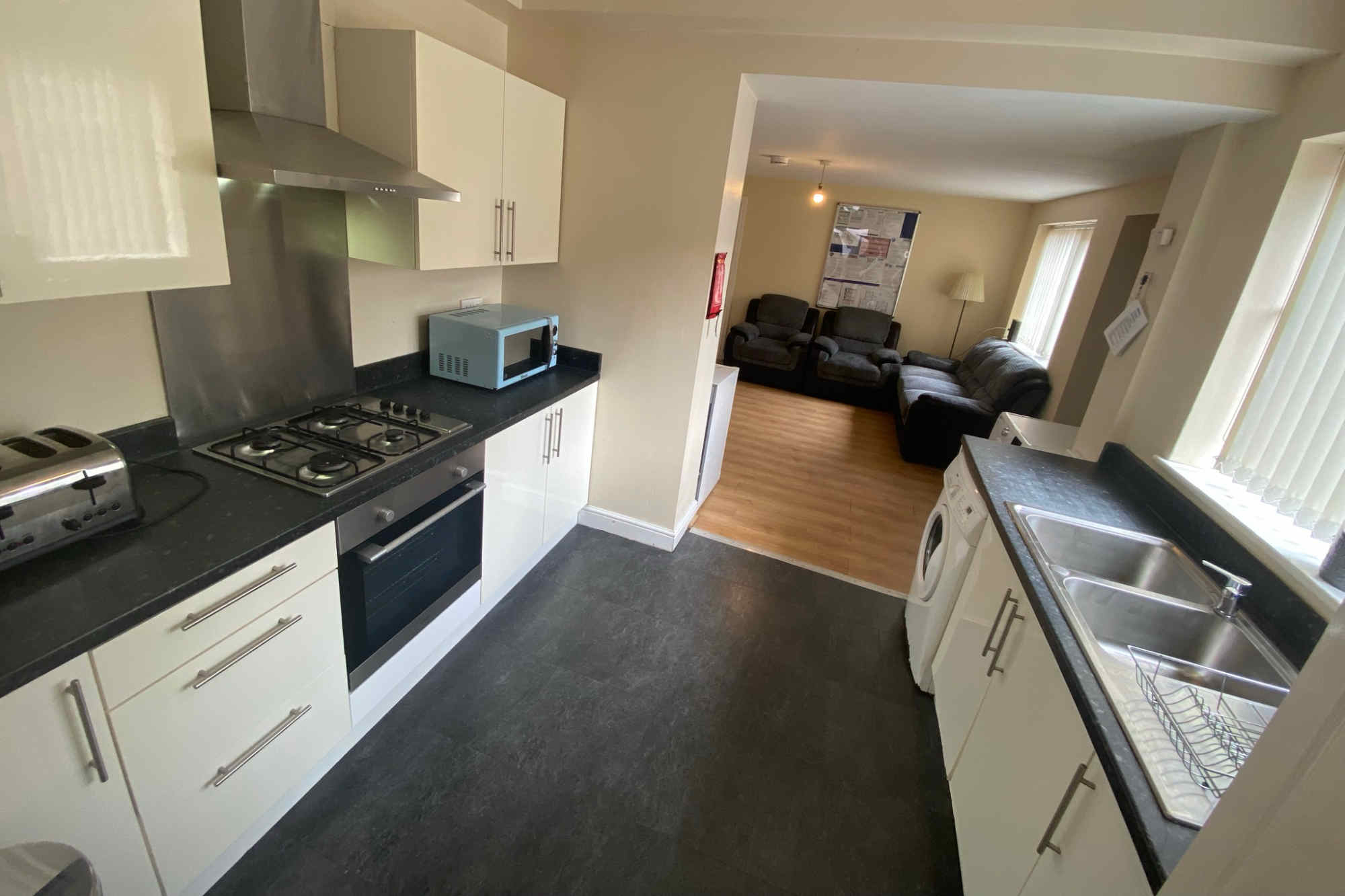 Kitchen and lounge area